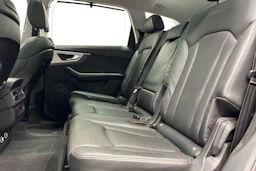 musta Audi Q7 2018 kuva 11.