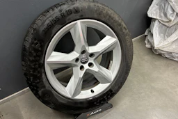 musta Audi Q7 2018 kuva 13.