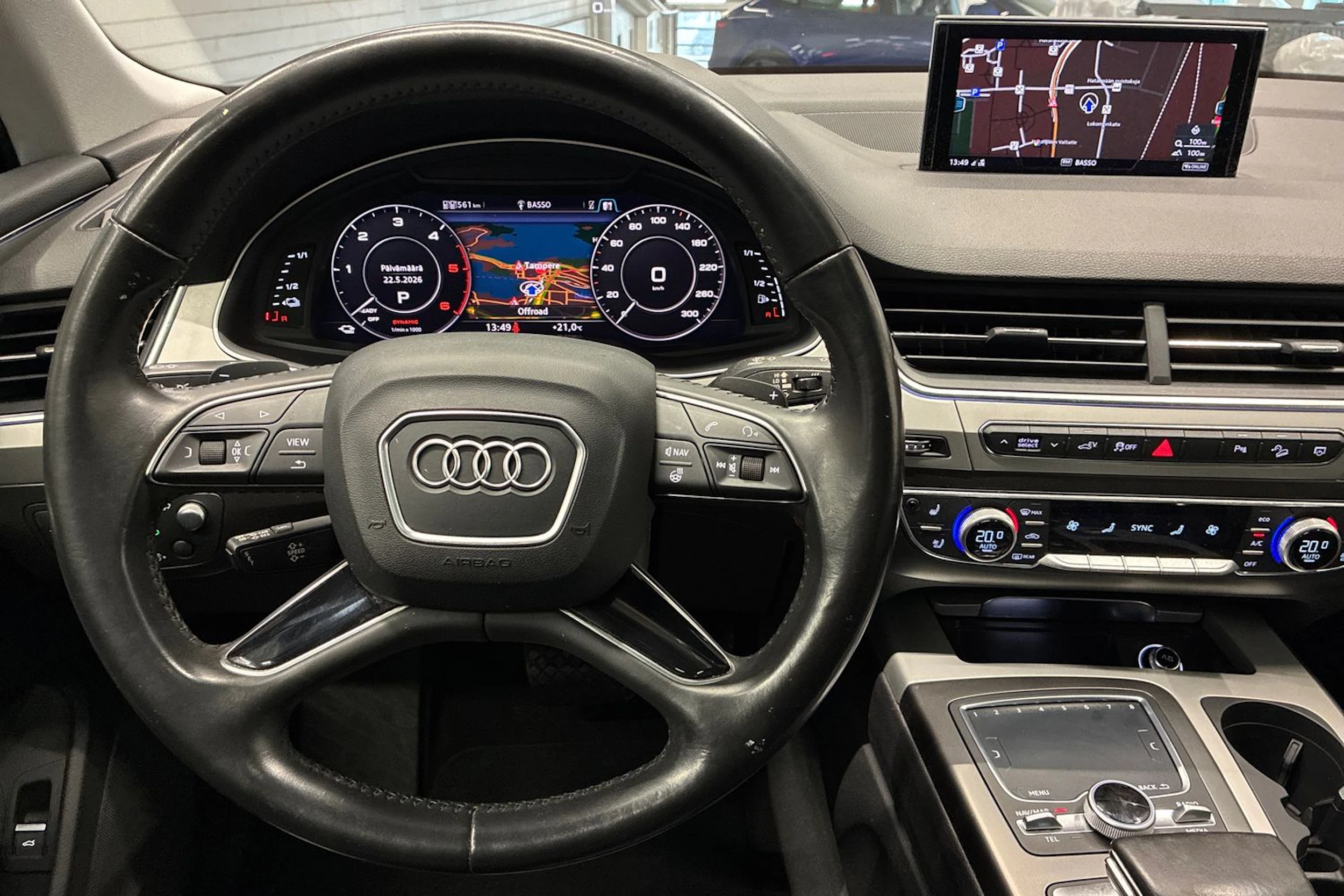 musta Audi Q7 2018 kuva 15.