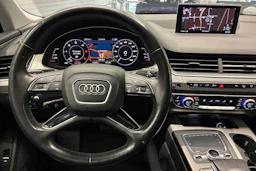 musta Audi Q7 2018 kuva 15.