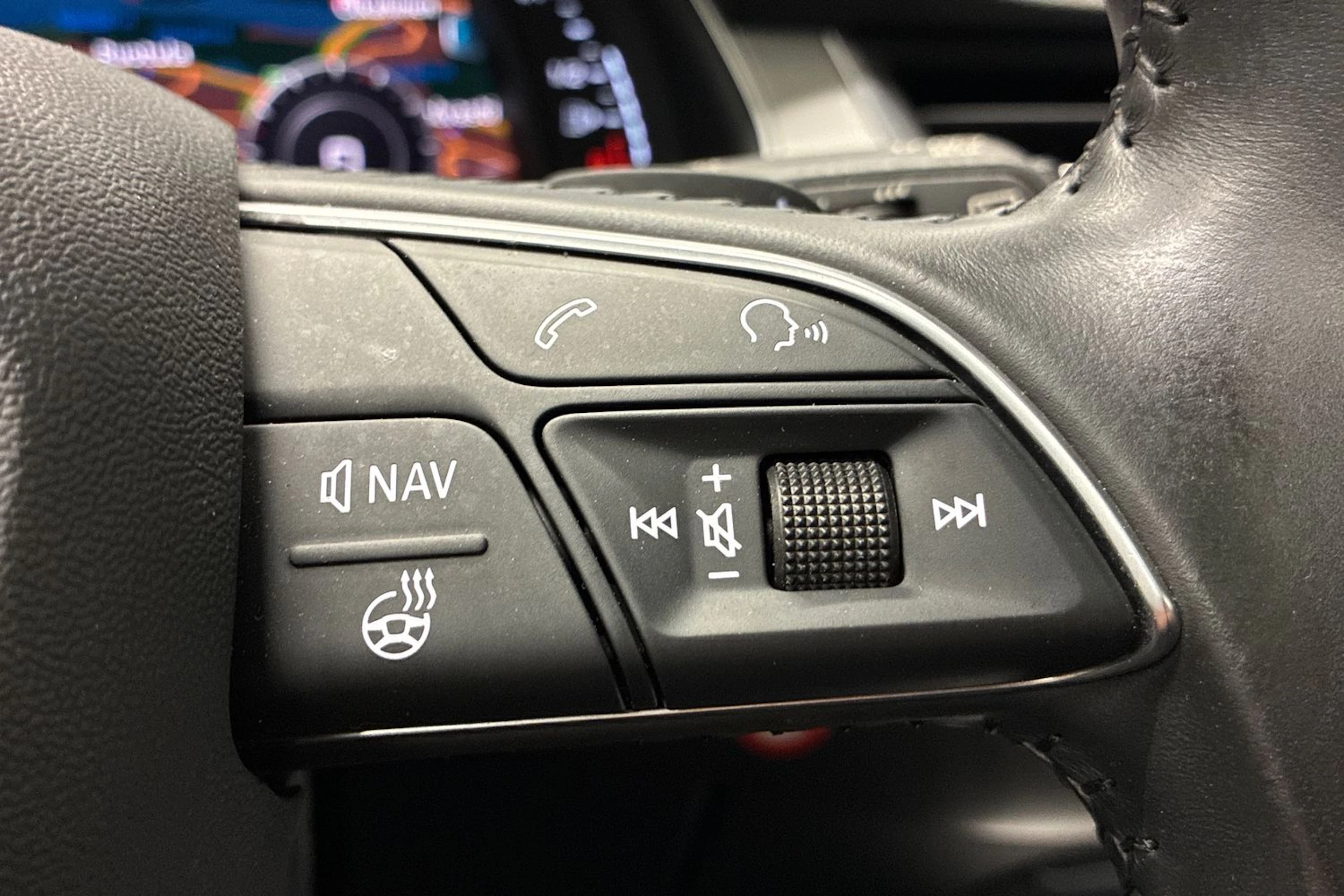musta Audi Q7 2018 kuva 19.