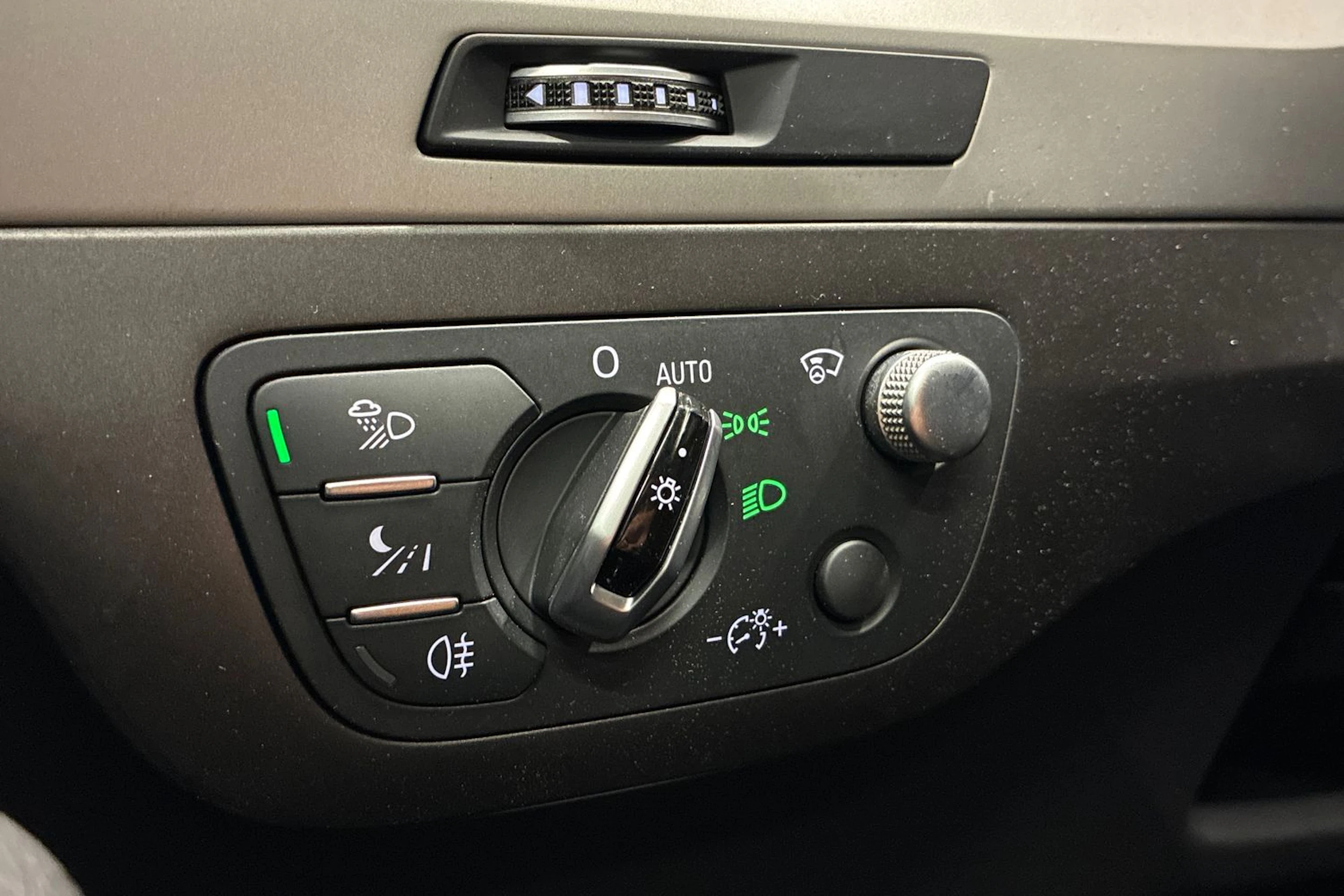 musta Audi Q7 2018 kuva 20.