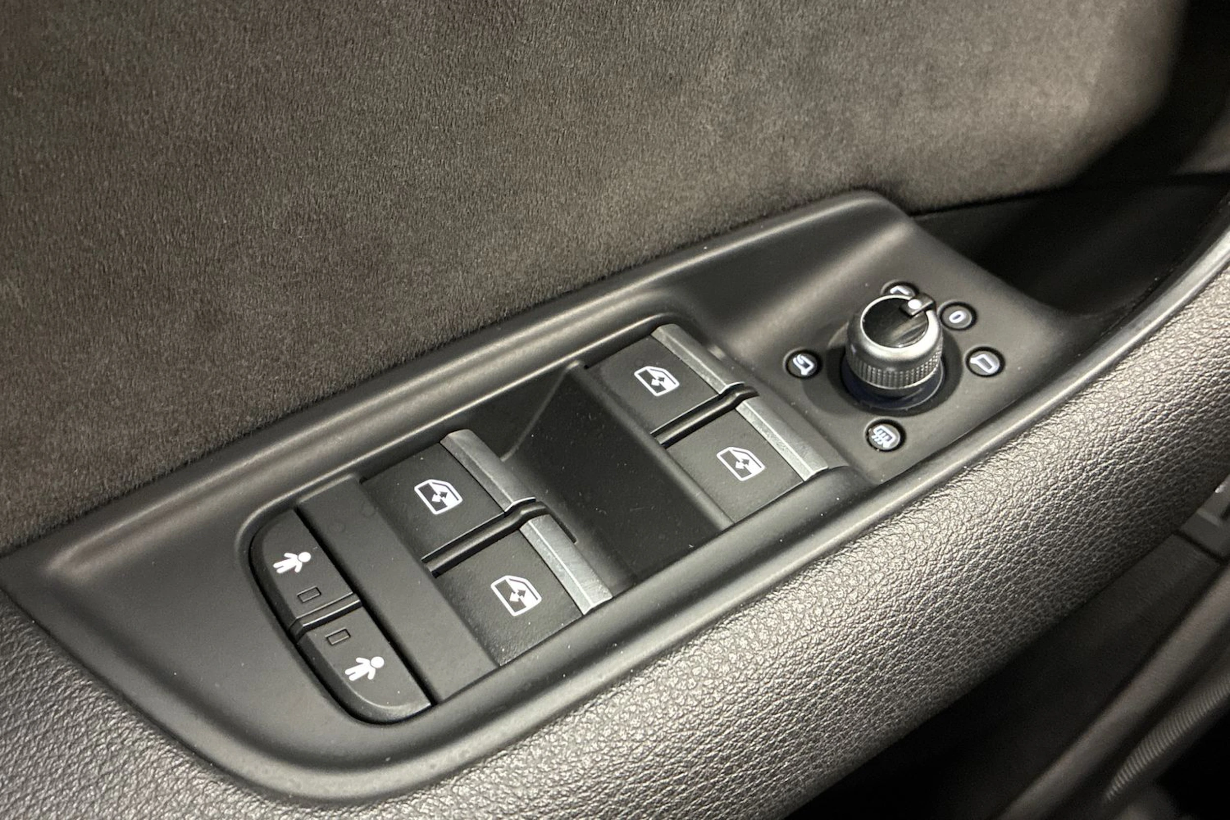 musta Audi Q7 2018 kuva 21.