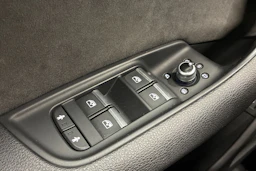 musta Audi Q7 2018 kuva 21.
