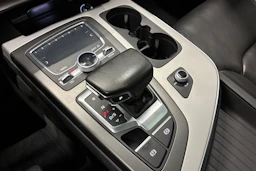 musta Audi Q7 2018 kuva 22.