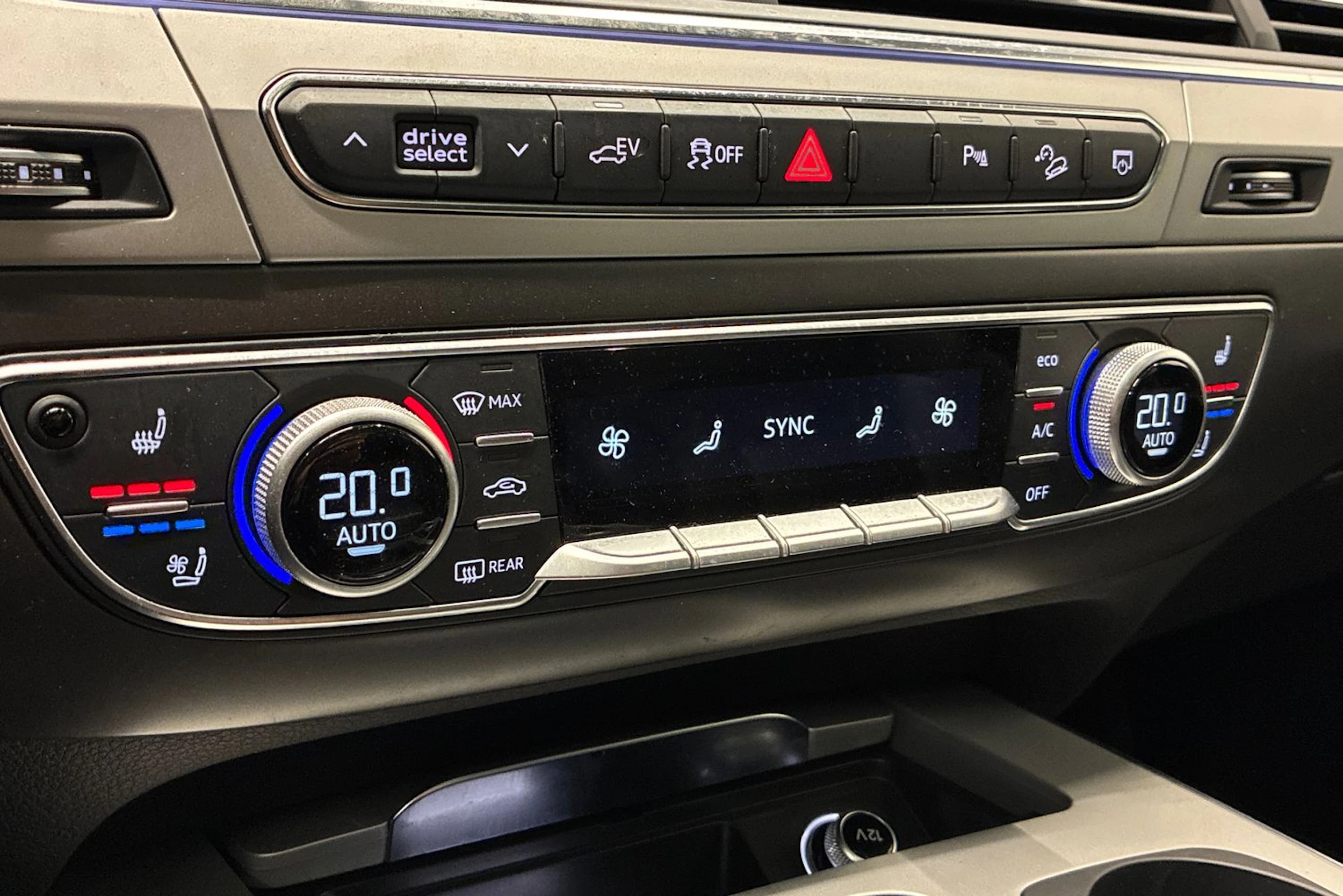 musta Audi Q7 2018 kuva 23.