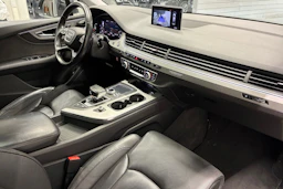 musta Audi Q7 2018 kuva 33.