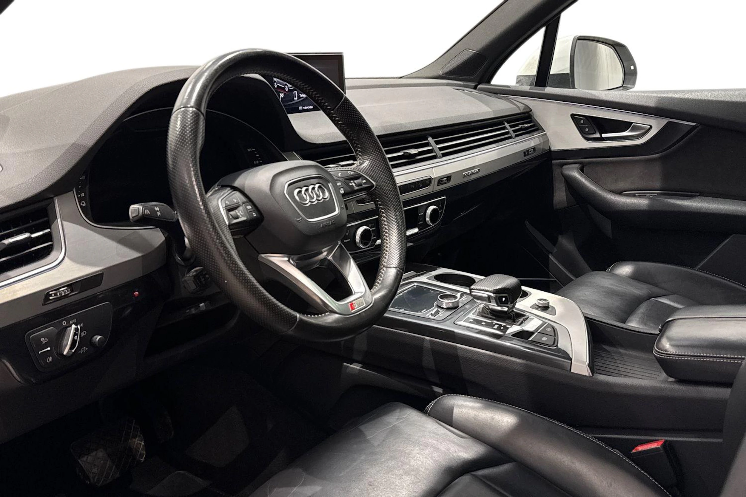 valkoinen Audi Q7 2017 kuva 8.