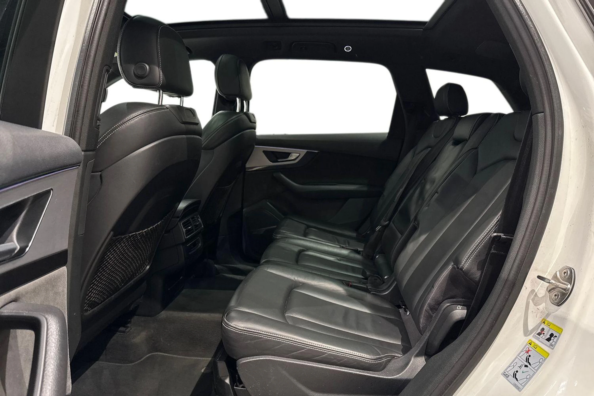 valkoinen Audi Q7 2017 kuva 11.