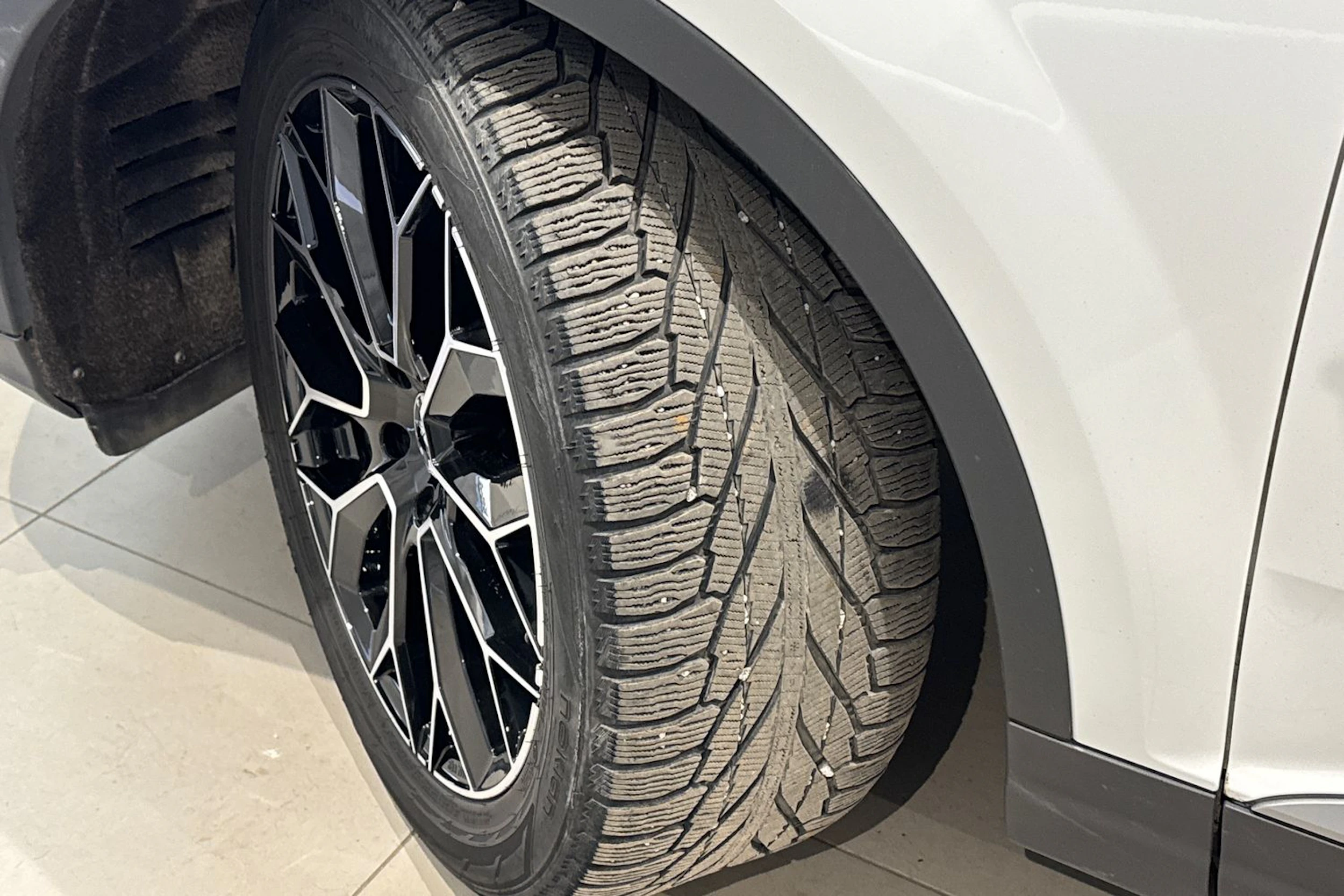 valkoinen Audi Q7 2017 kuva 13.