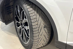 valkoinen Audi Q7 2017 kuva 13.