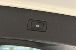 valkoinen Audi Q7 2017 kuva 17.