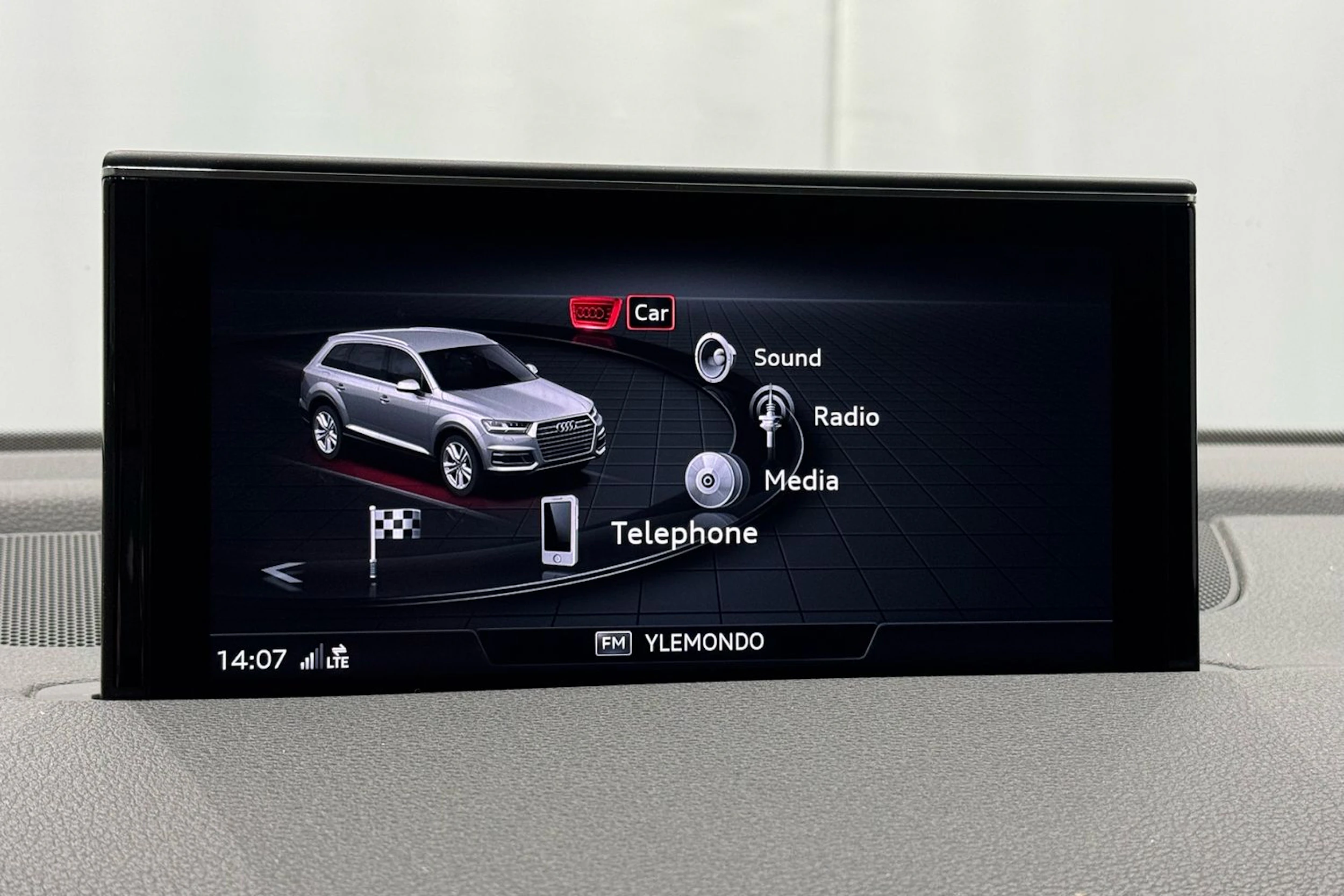 valkoinen Audi Q7 2017 kuva 26.
