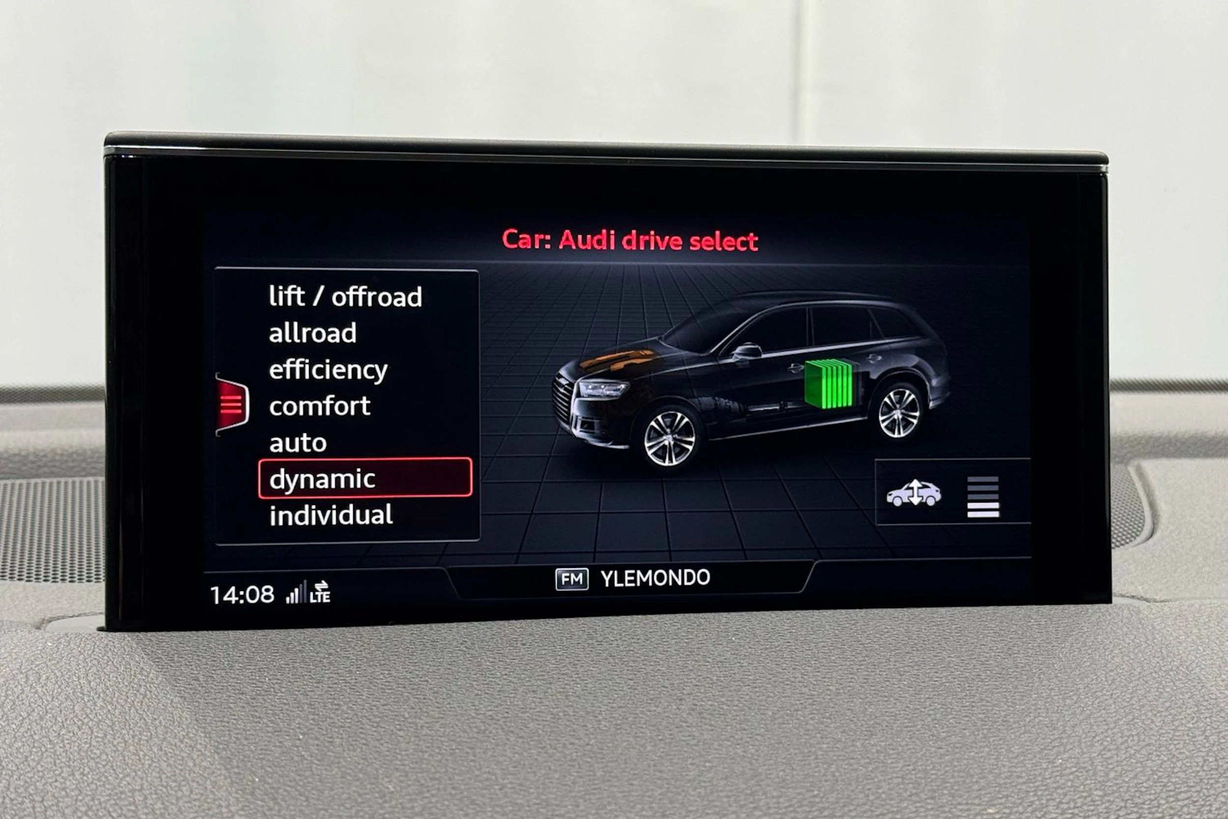 valkoinen Audi Q7 2017 kuva 27.