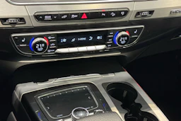 valkoinen Audi Q7 2017 kuva 32.