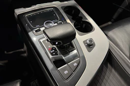 valkoinen Audi Q7 2017 kuva 33.