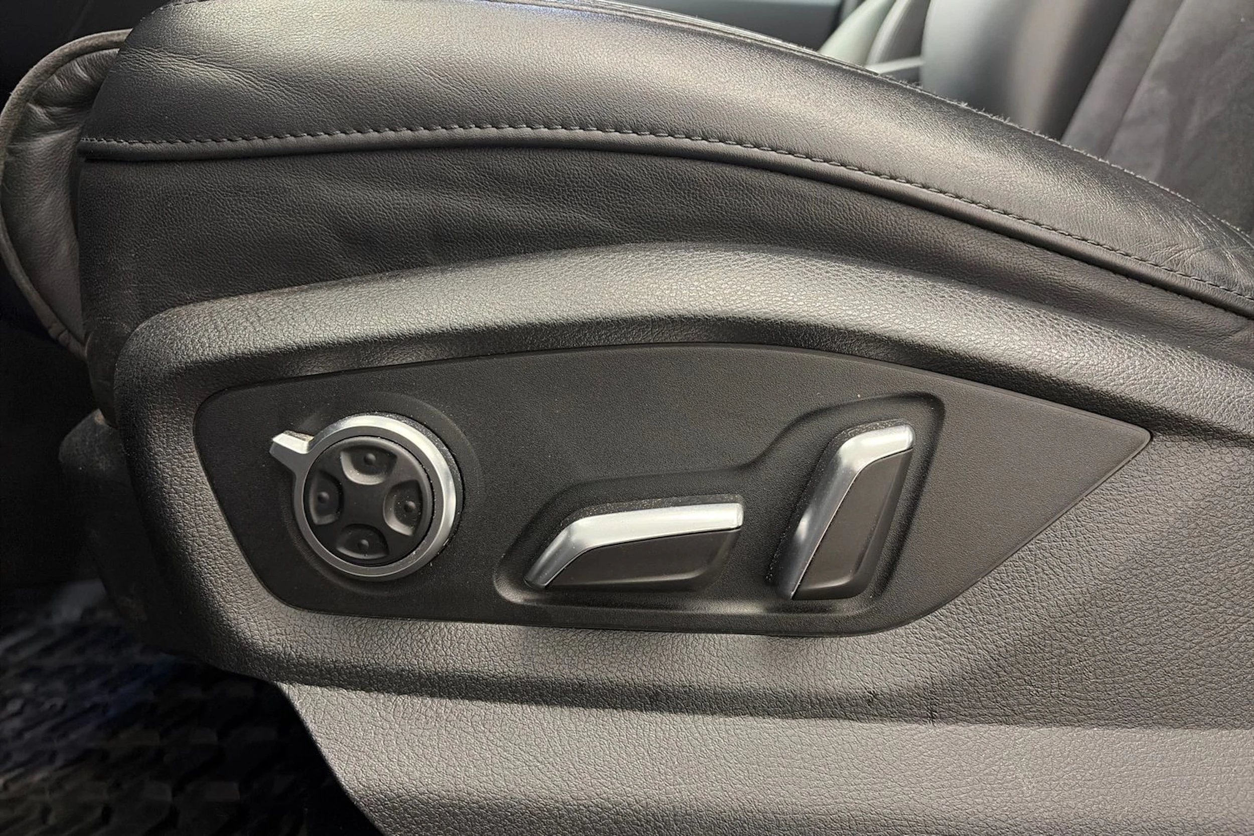Hopea Audi Q7 2017 kuva 15.