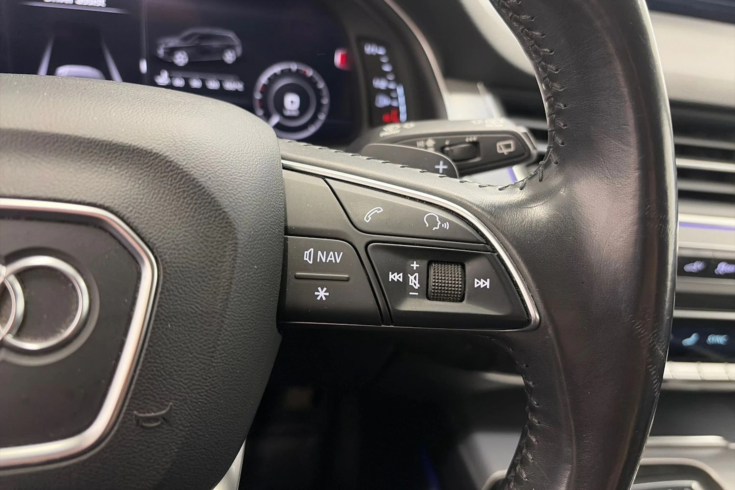 Hopea Audi Q7 2017 kuva 19.