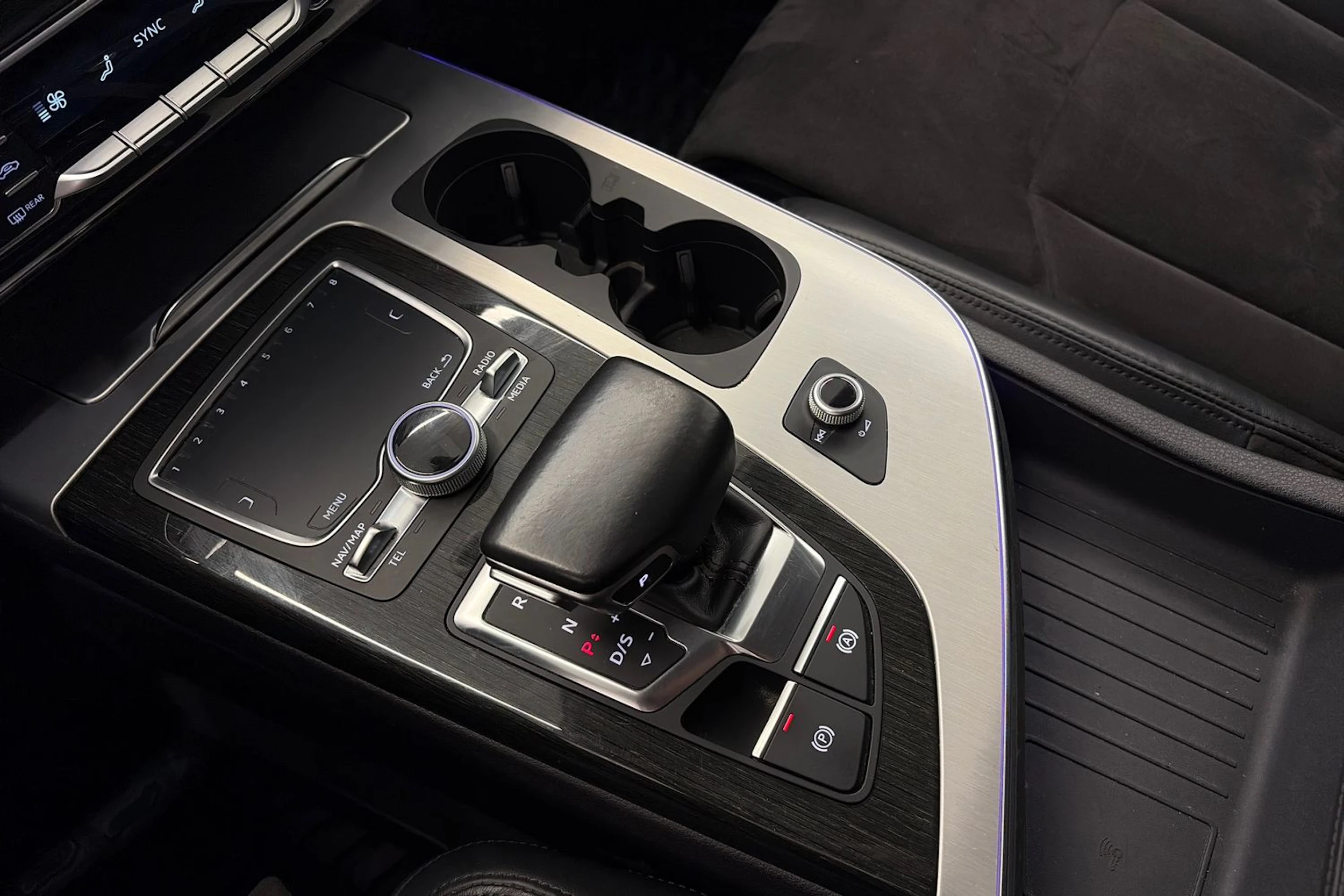Hopea Audi Q7 2017 kuva 29.
