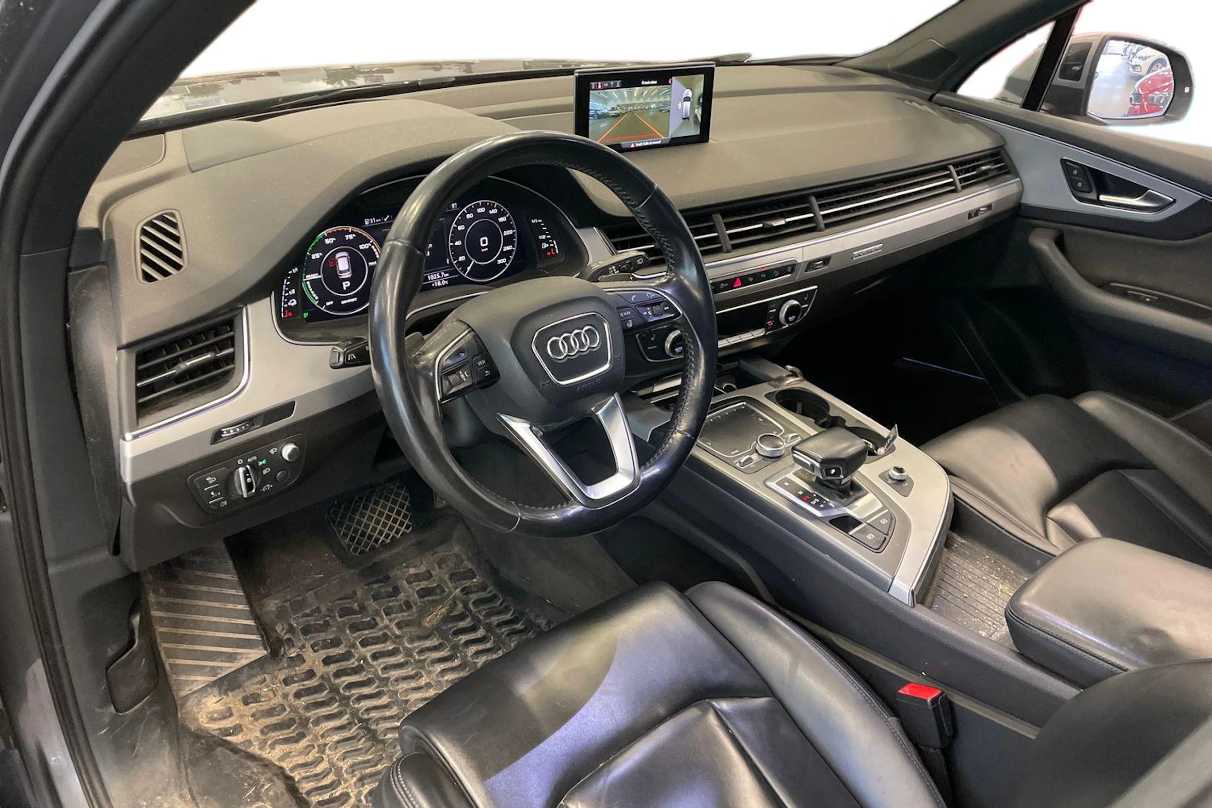 harmaa Audi Q7 2017 kuva 3.