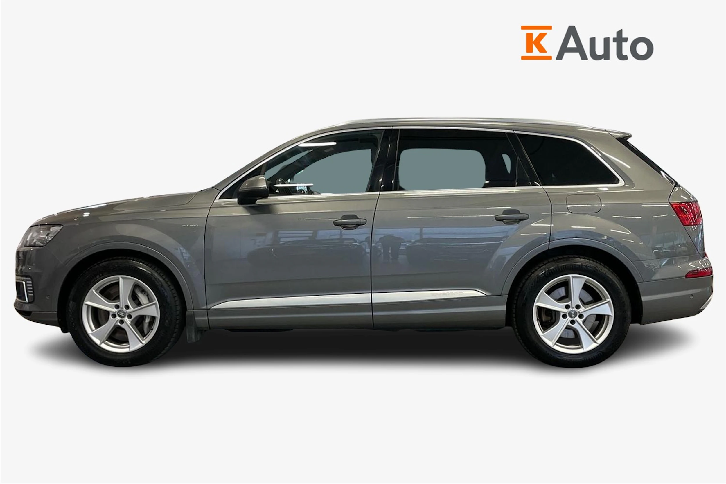 harmaa Audi Q7 2017 kuva 5.
