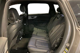 harmaa Audi Q7 2017 kuva 8.