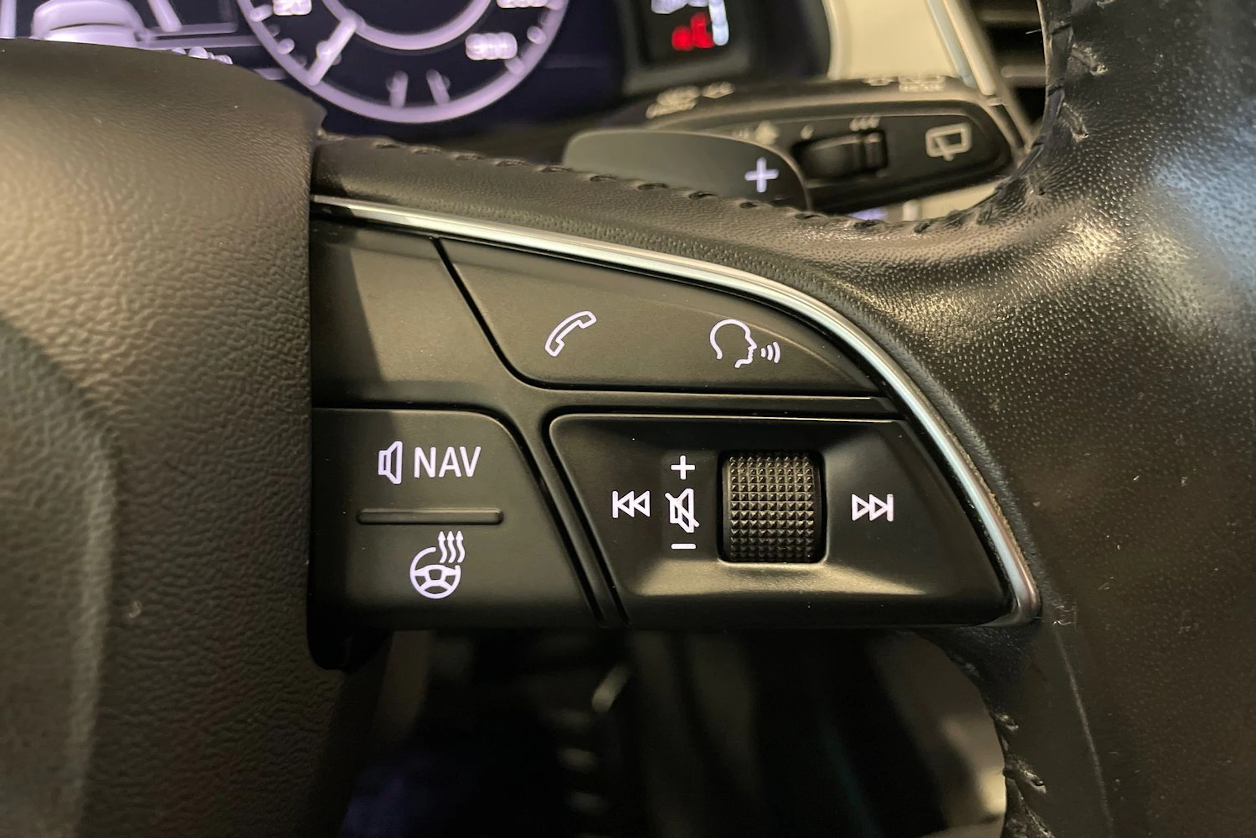 harmaa Audi Q7 2017 kuva 15.