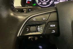 harmaa Audi Q7 2017 kuva 16.