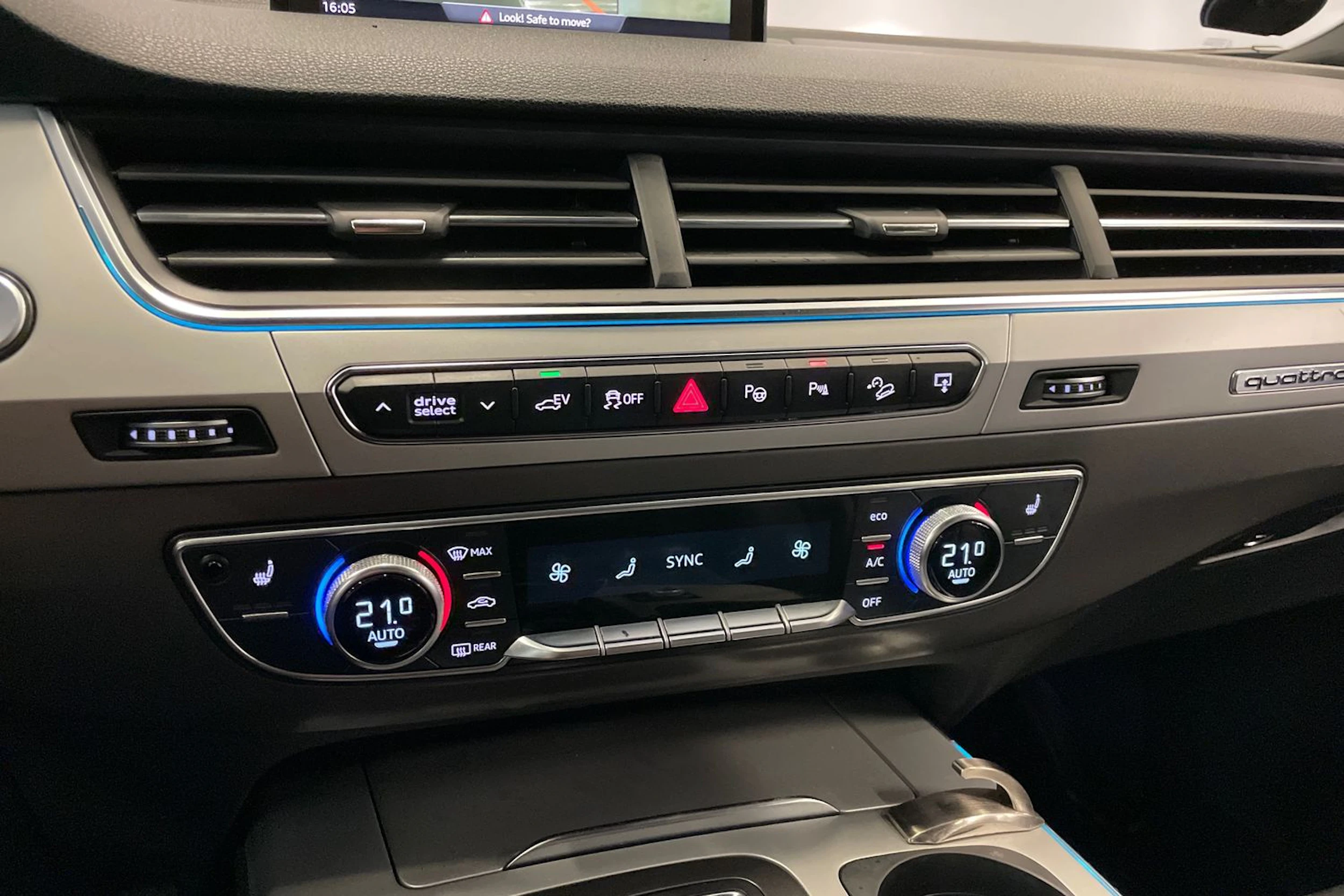 harmaa Audi Q7 2017 kuva 17.