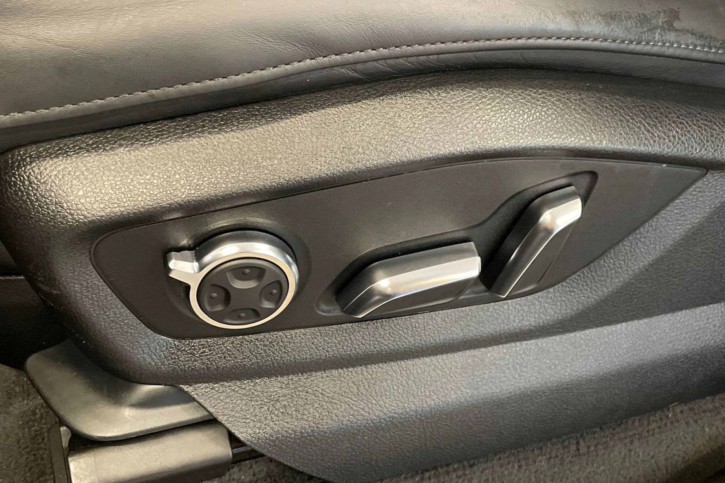 harmaa Audi Q7 2017 kuva 19.