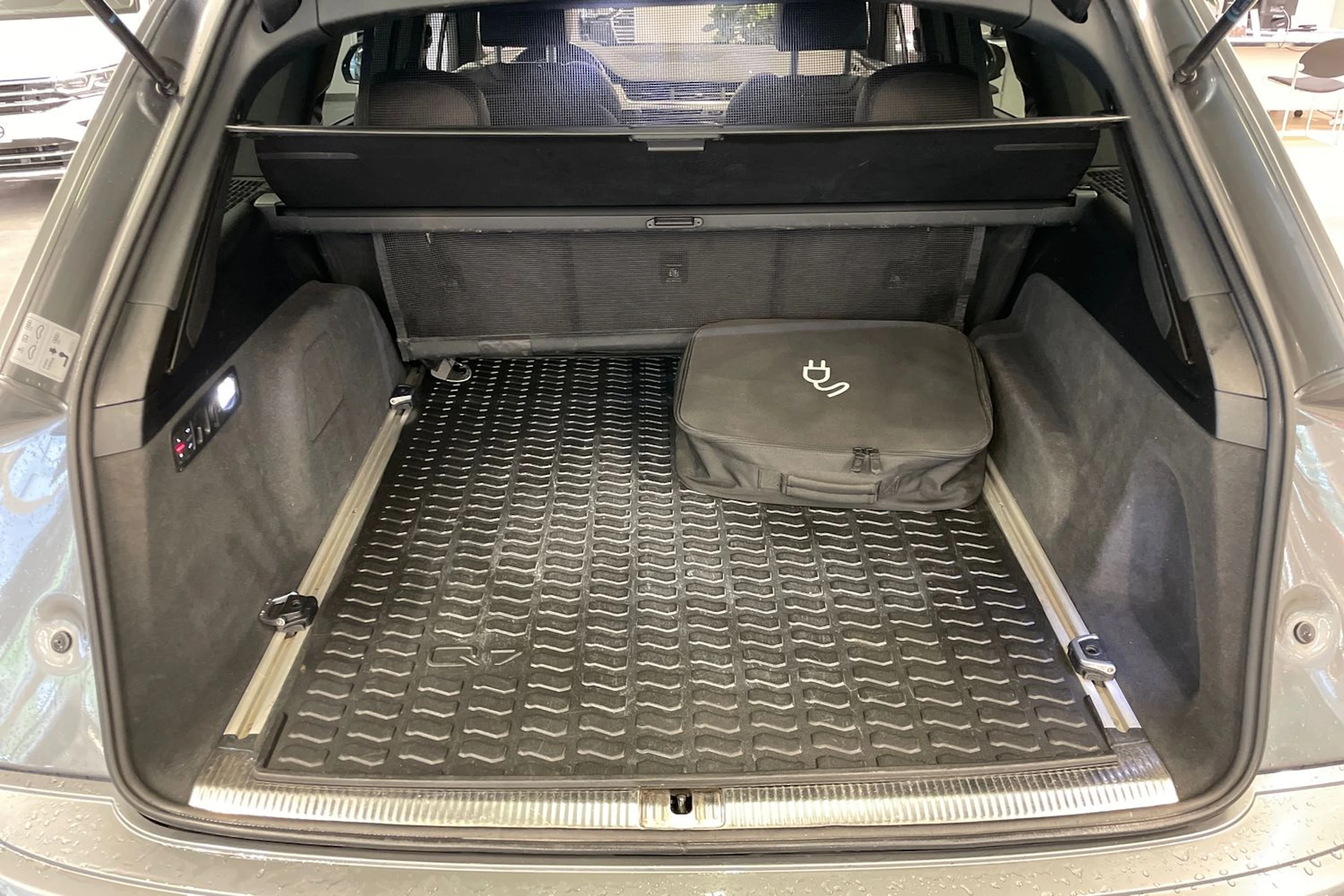 harmaa Audi Q7 2017 kuva 23.