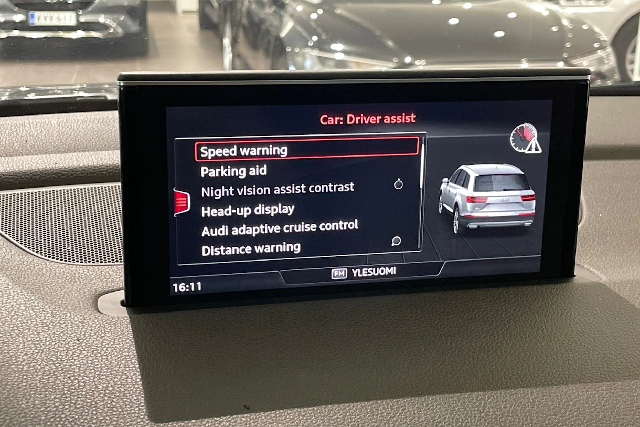 harmaa Audi Q7 2017 kuva 27.