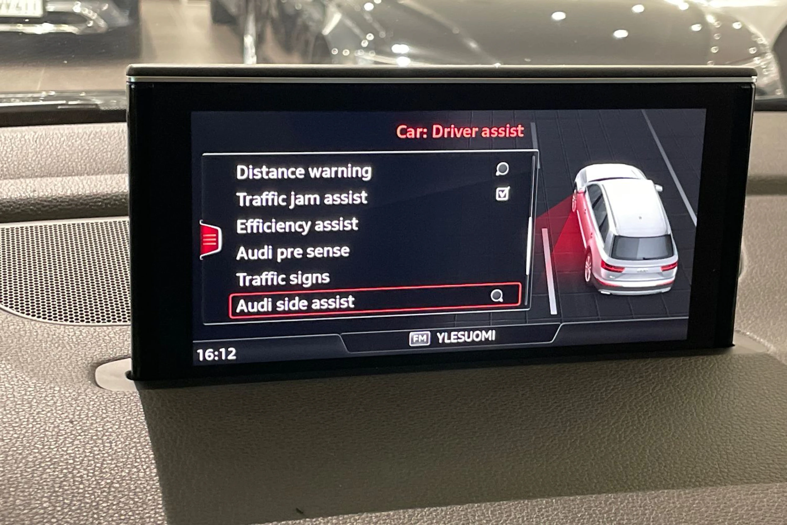 harmaa Audi Q7 2017 kuva 28.