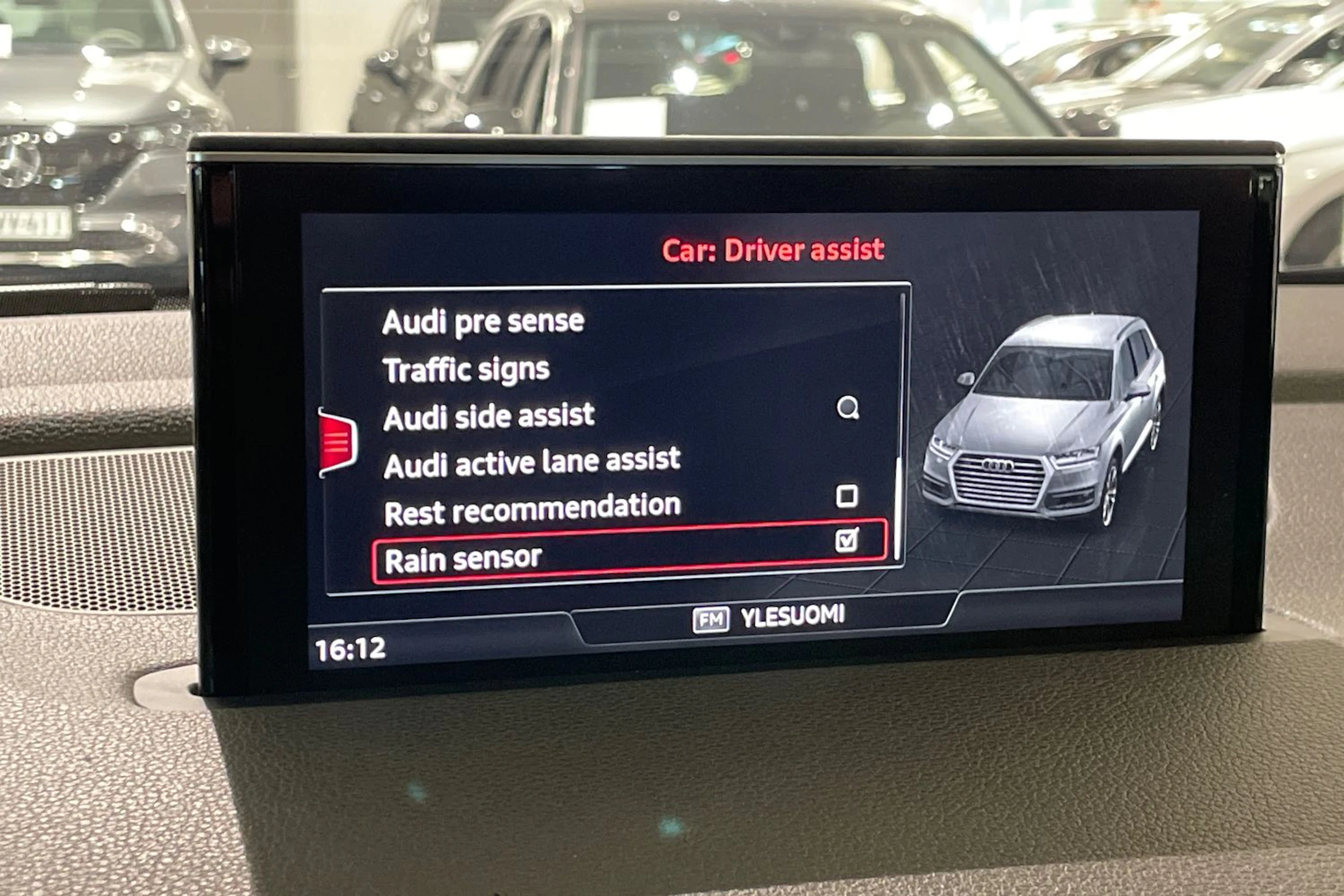 harmaa Audi Q7 2017 kuva 29.