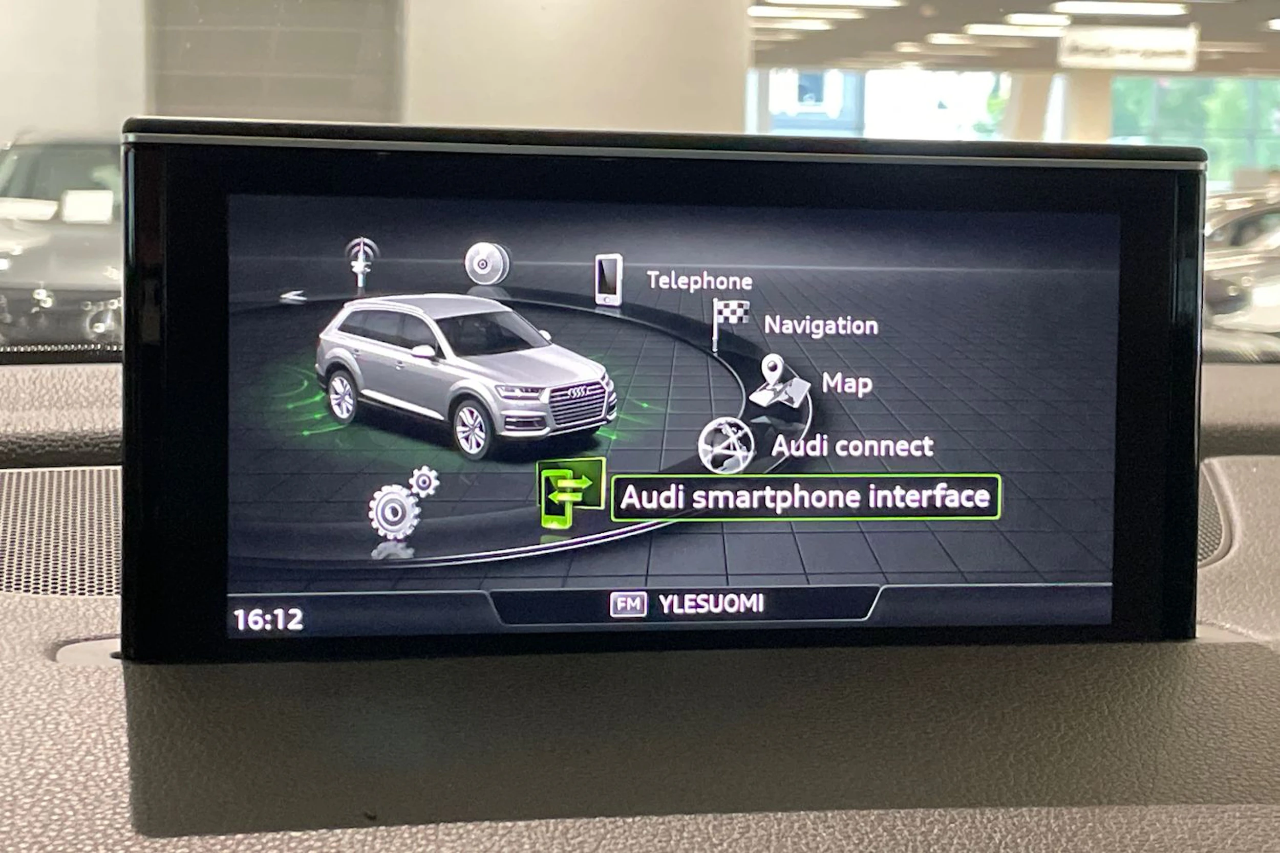 harmaa Audi Q7 2017 kuva 31.