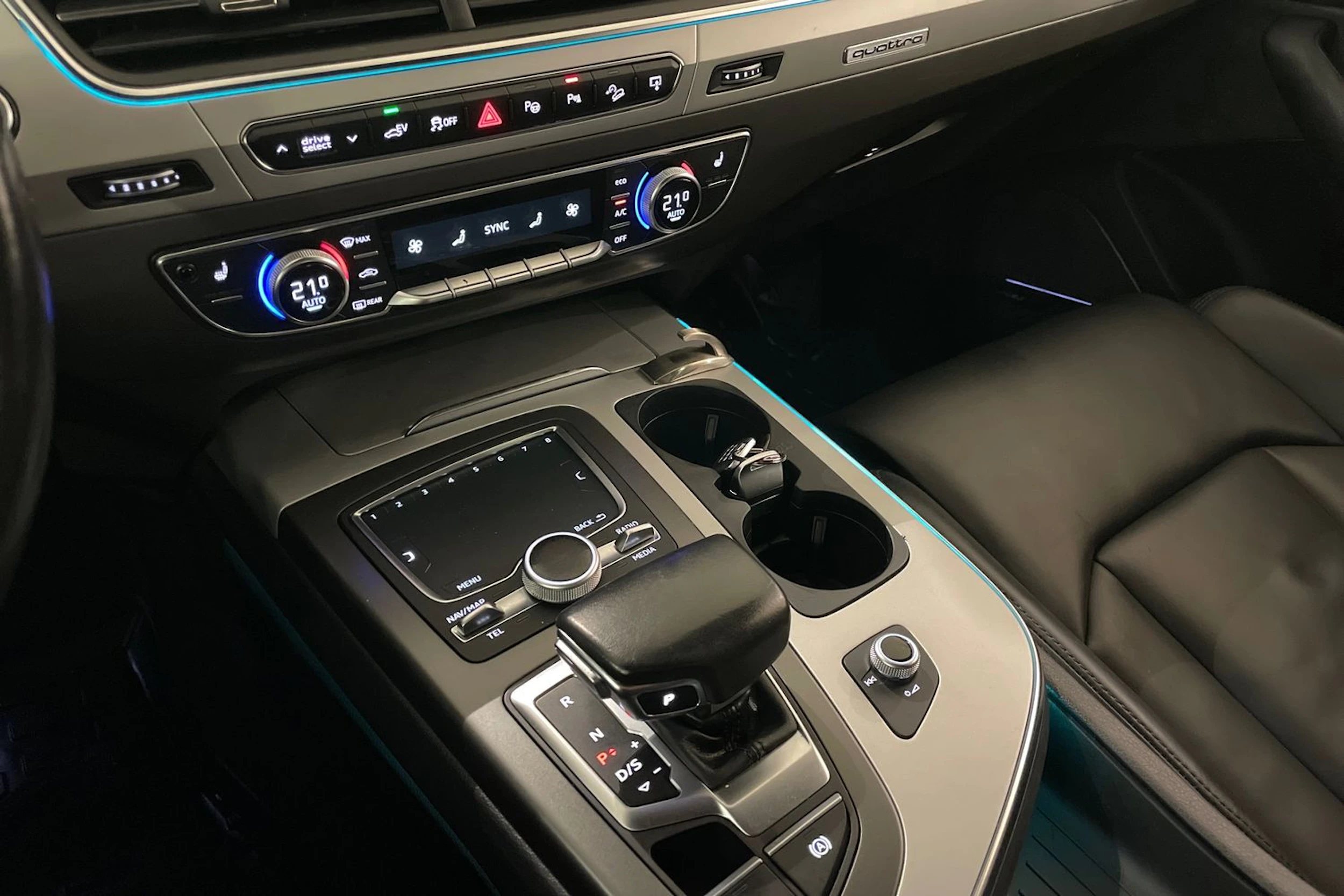 harmaa Audi Q7 2017 kuva 33.