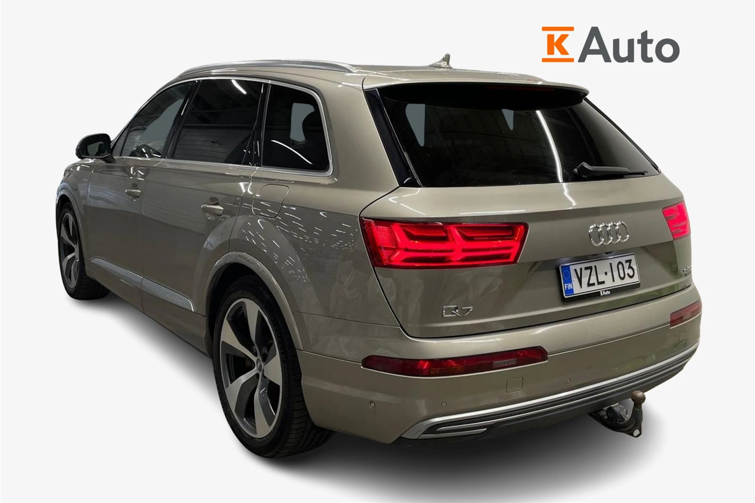 ruskea (beige) Audi Q7 2017 kuva 2.
