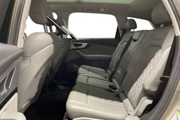 ruskea (beige) Audi Q7 2017 kuva 8.