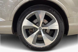 ruskea (beige) Audi Q7 2017 kuva 9.