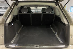 ruskea (beige) Audi Q7 2017 kuva 12.