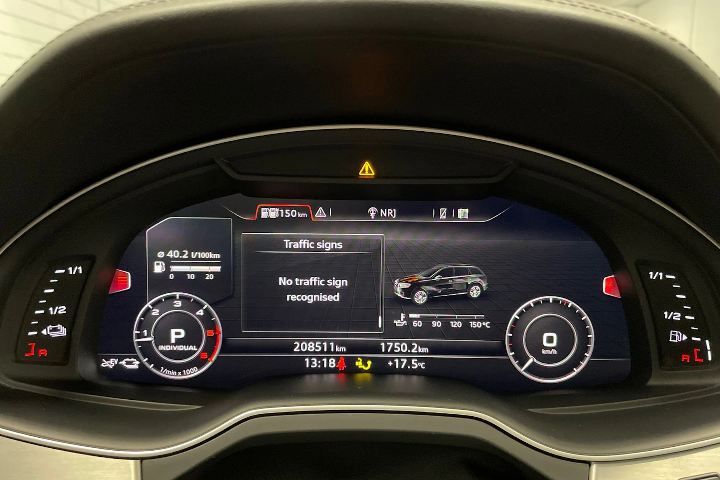 ruskea (beige) Audi Q7 2017 kuva 14.