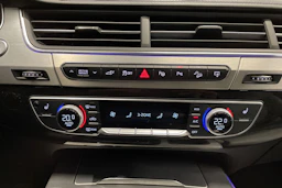 ruskea (beige) Audi Q7 2017 kuva 17.