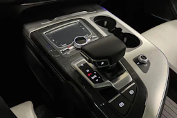 ruskea (beige) Audi Q7 2017 kuva 18.