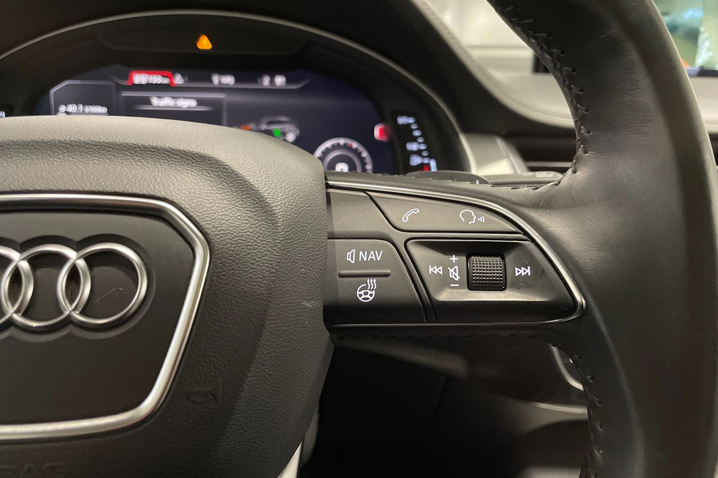 ruskea (beige) Audi Q7 2017 kuva 21.