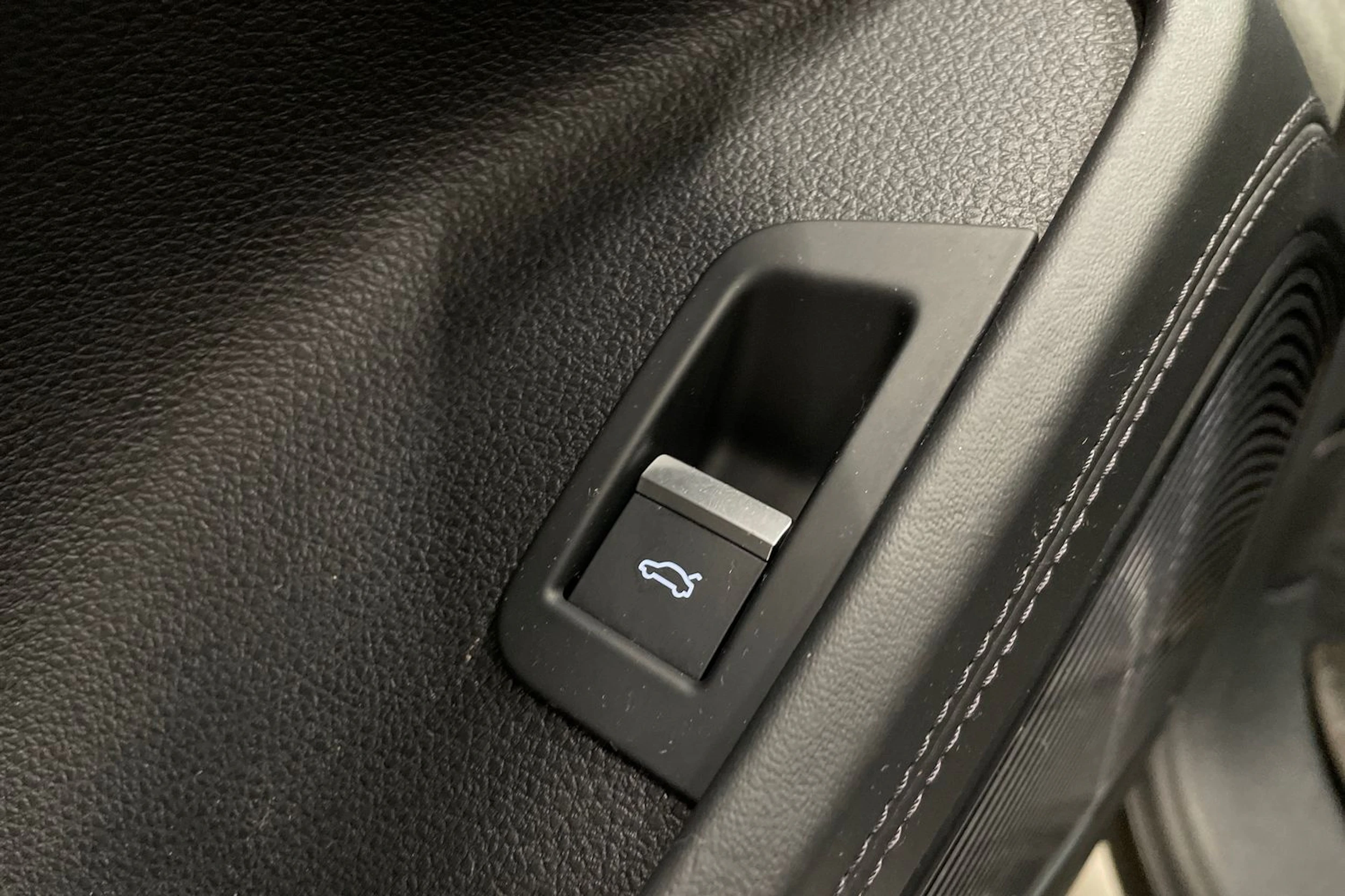 ruskea (beige) Audi Q7 2017 kuva 22.