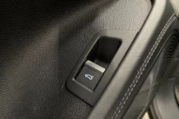 ruskea (beige) Audi Q7 2017 kuva 22.