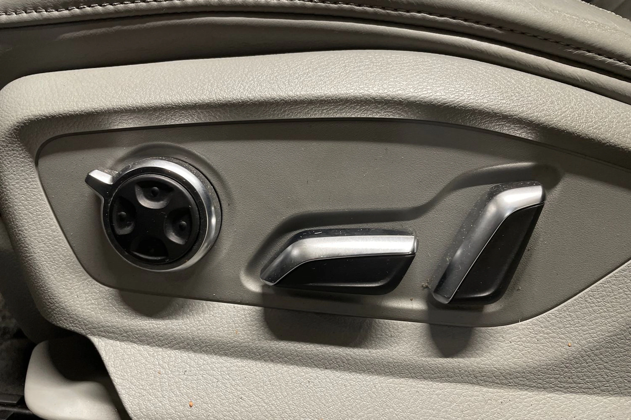 ruskea (beige) Audi Q7 2017 kuva 24.