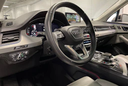 ruskea (beige) Audi Q7 2017 kuva 26.