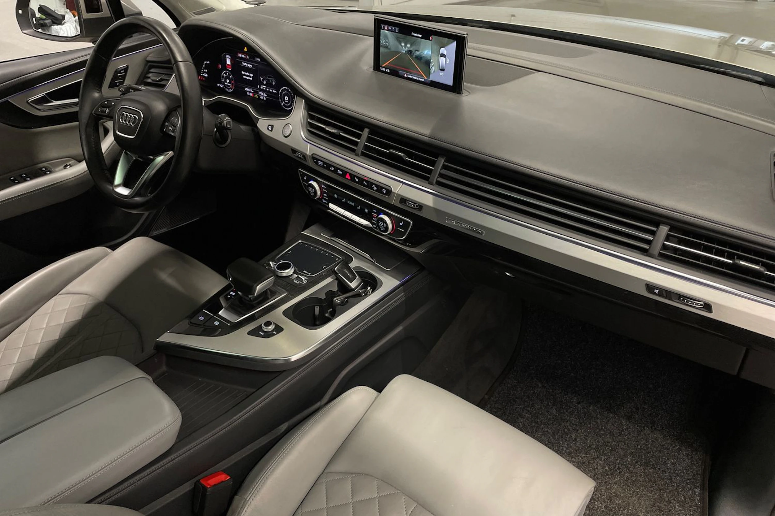 ruskea (beige) Audi Q7 2017 kuva 28.