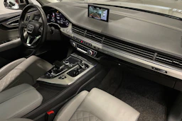 ruskea (beige) Audi Q7 2017 kuva 28.